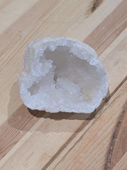 Druse/Geode Quarz, mit klaren großen und kleinen Spitzen
